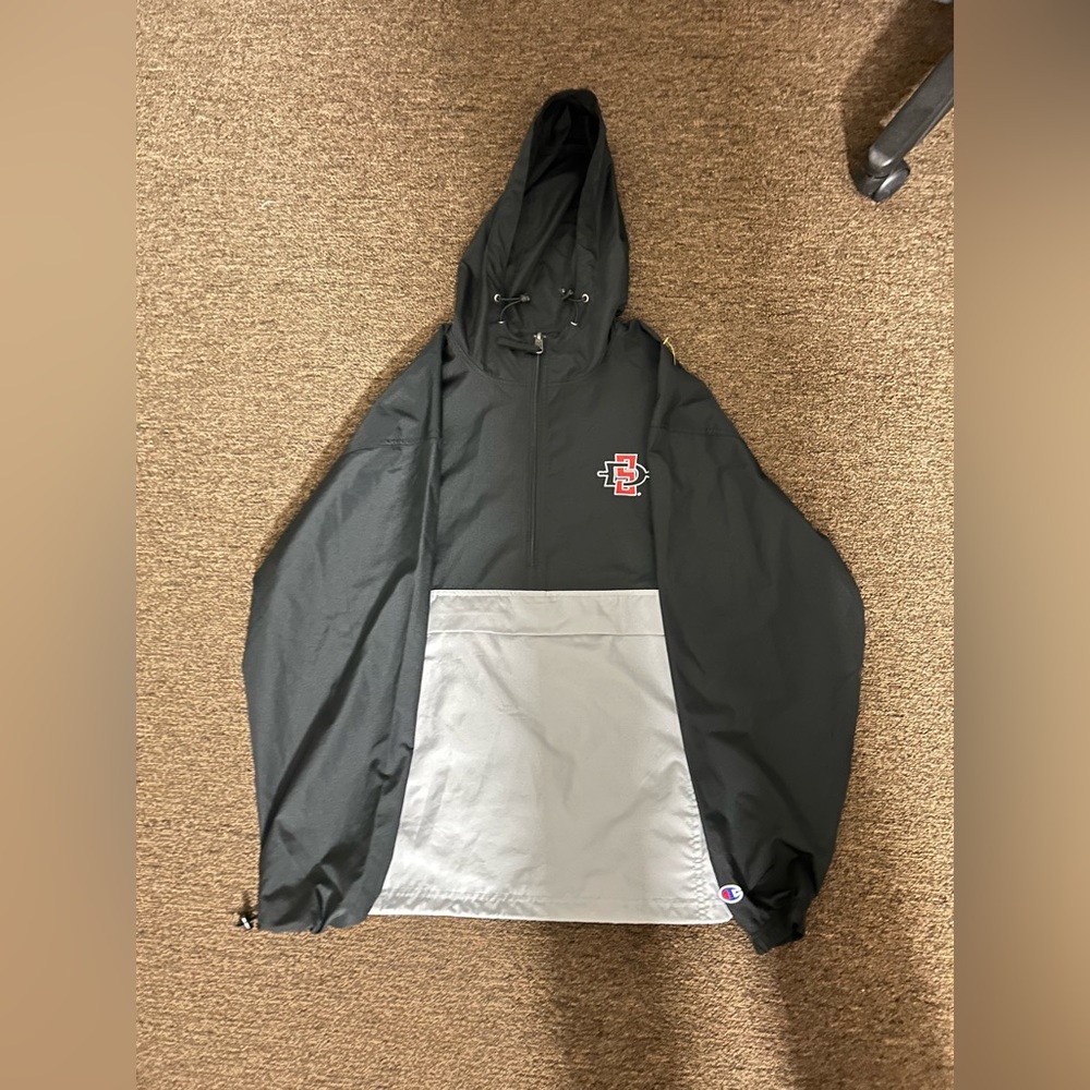 Champions Hooded 1/4th zip windbreaker Size M
Great condition